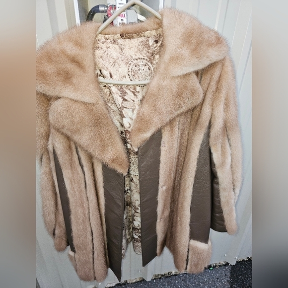 GORGEOUS GENUINE AUTUMN HAZE MINK FUR & GENUINE LEATHER COAT SIZE: Medium-Large - Picture 14 of 14